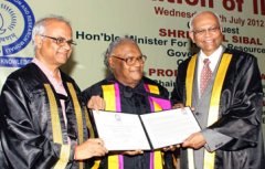 Shri Kapil Sibal_Prof CNR Rao_firstconvocation.jpg
